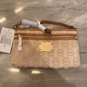 MICHEAL KORS new wristlet